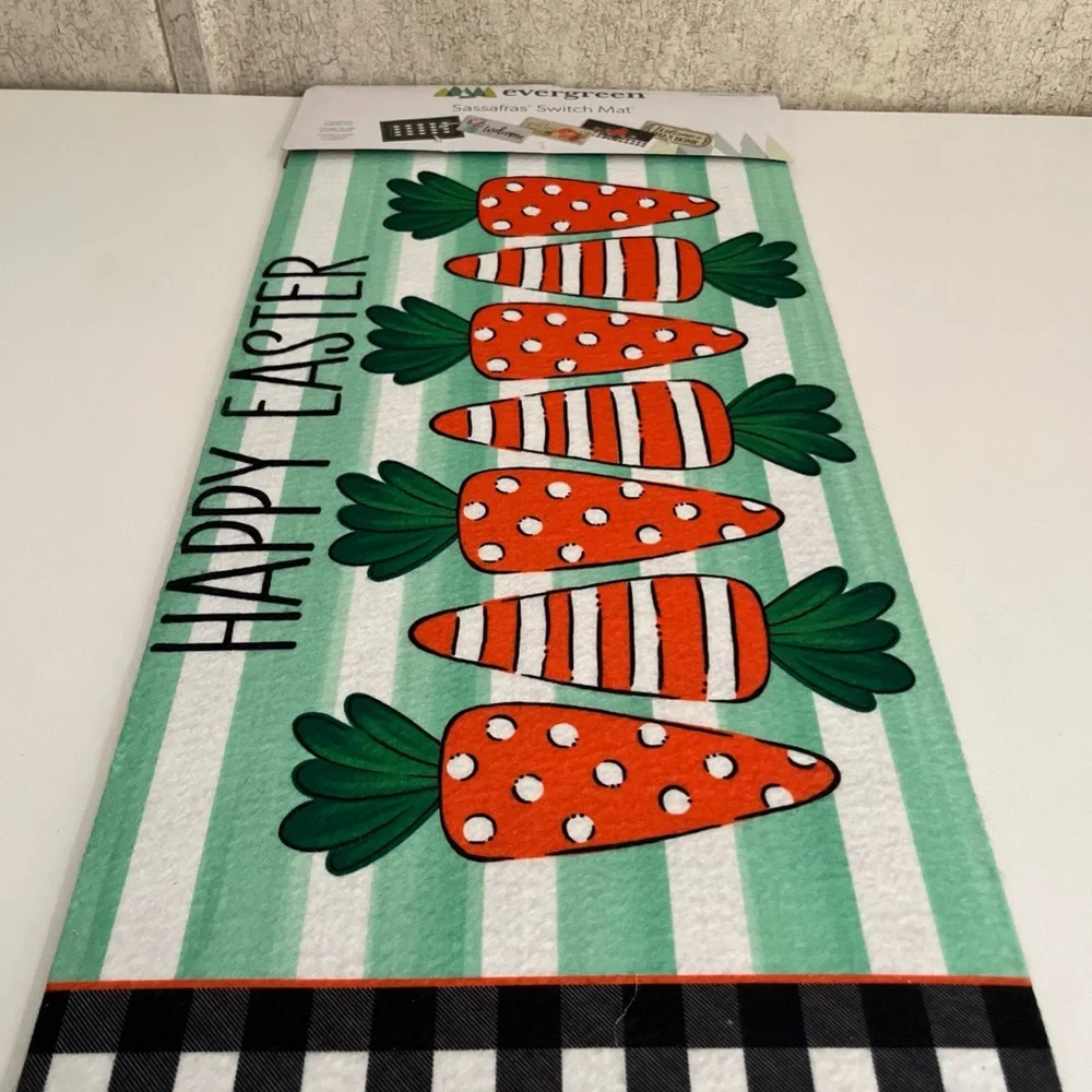 Evergreen Sassafras Easter Carrot Switch Mat - Green and Orange